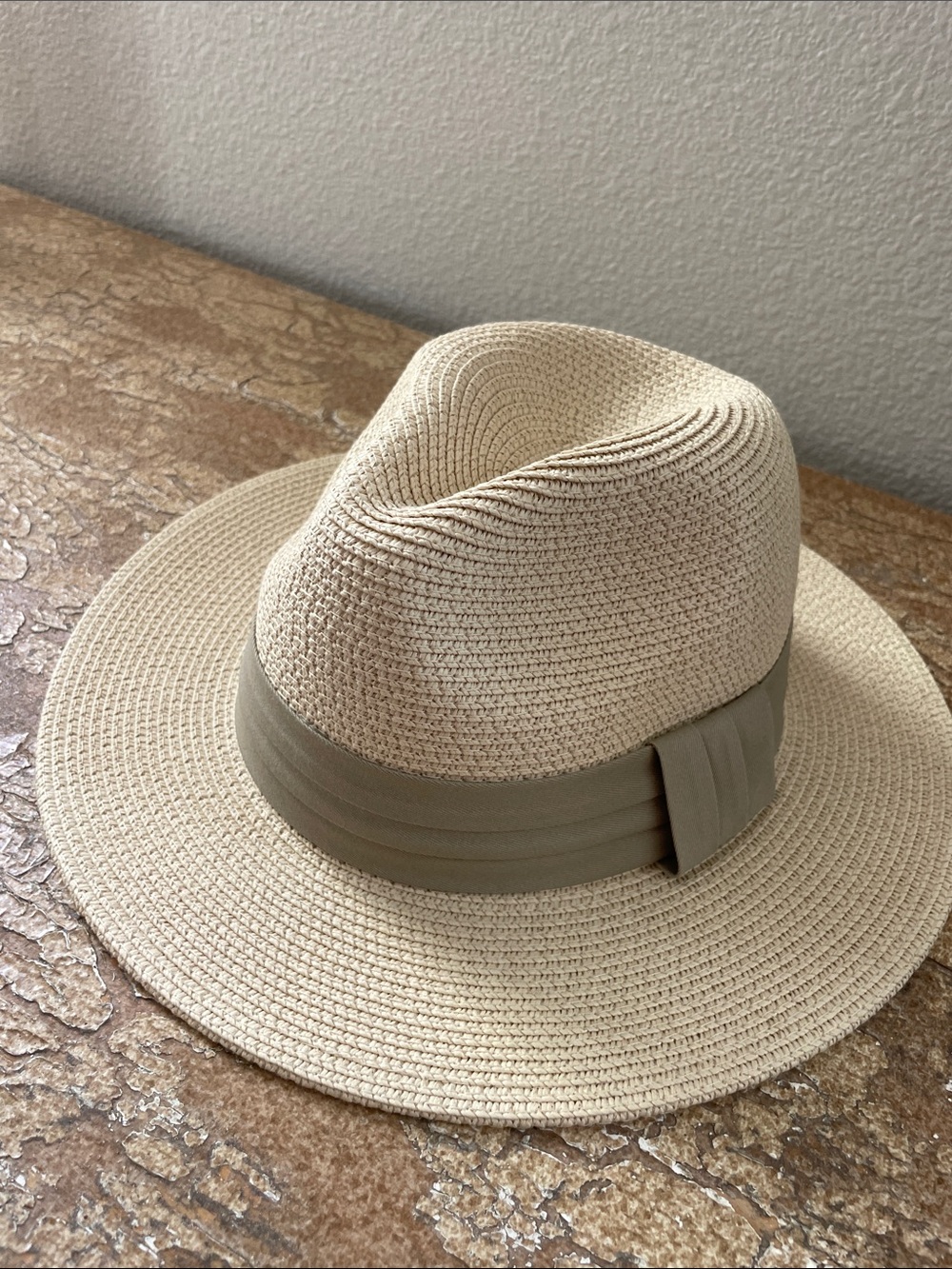 Banana Republic Beige Straw Fedora with Olive Band